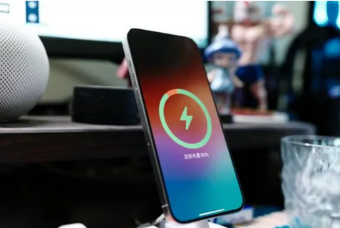 北辰苹果15换屏服务分享用什么充电器给iPhone15充电更好 